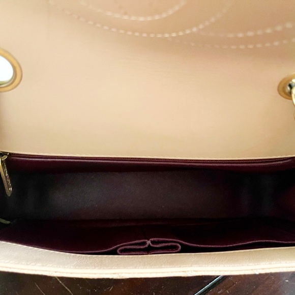 Chanel Caviar Quilted Medium CC Filigree Flap Beige and Black - Picture 7 of 13